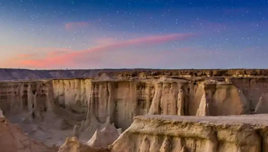 جاهای دیدنی قشم: دره ستارگان قشم
